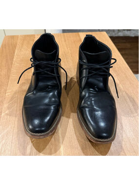 Men's Van Heusen Black Chukka Boots with Brown Soles Size 11